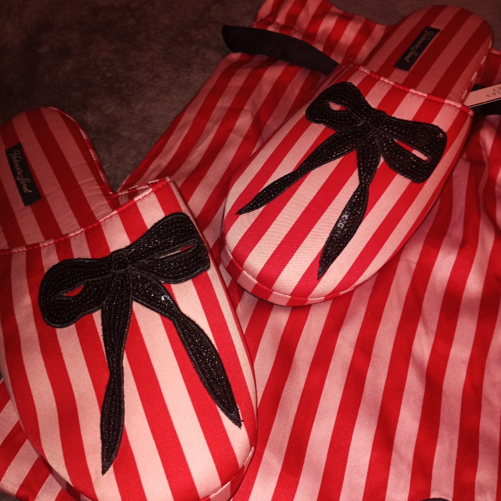 NWT Size 7/8 Victoria's Secret Iconic Red & Pink Strips W/ Sparkly Bow Slippers - Picture 5 of 16